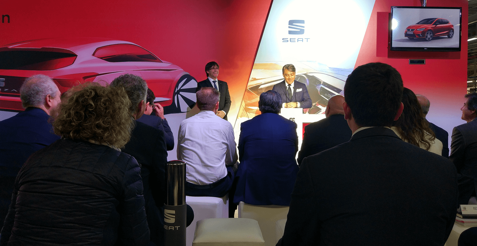 SEAT calienta motores para el Automobile Barcelona con la visita de Puigdemont a sus instalaciones