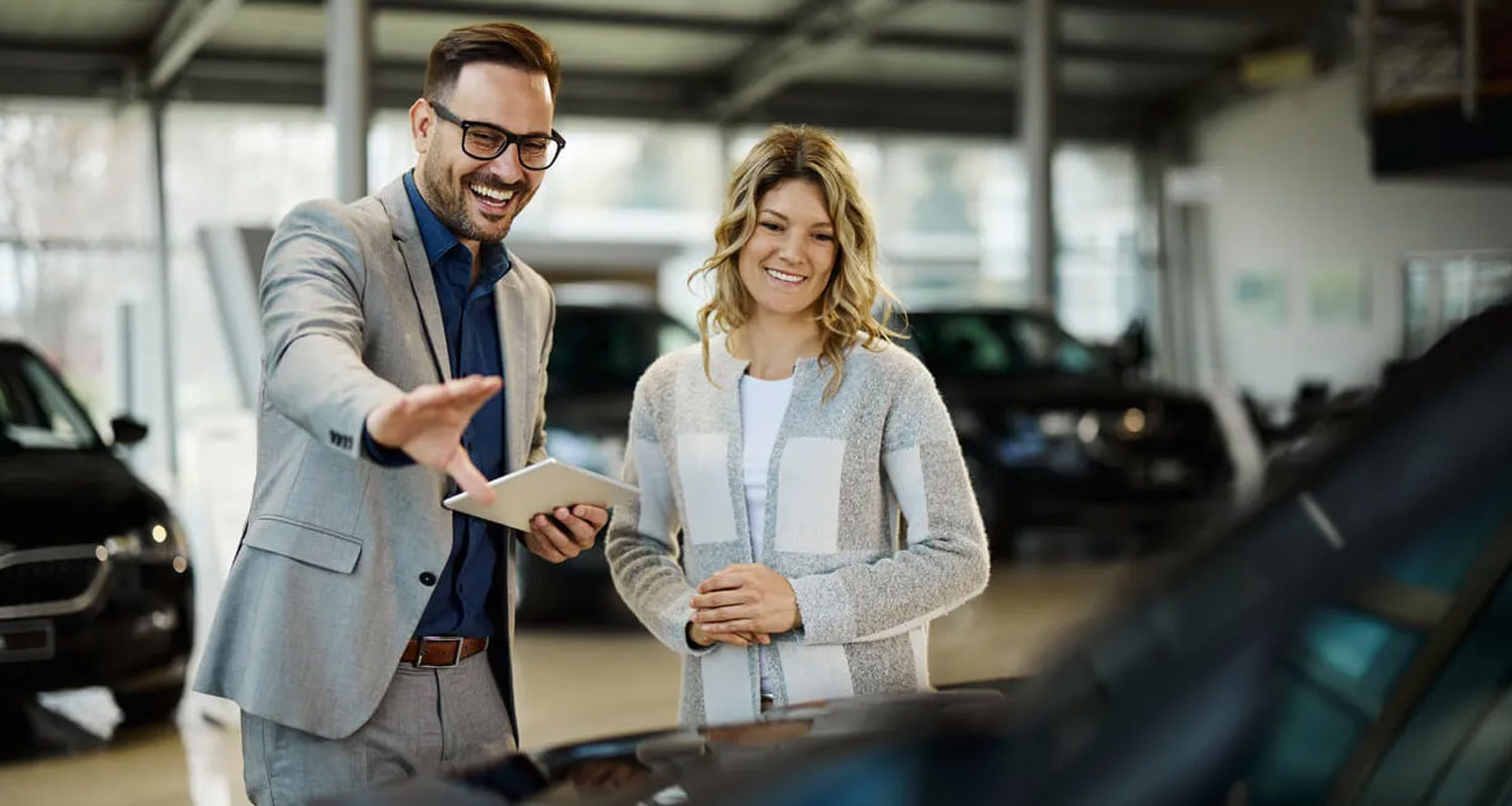 Comprar coche como autónomo: requisitos, ayudas y cómo desgravar IVA