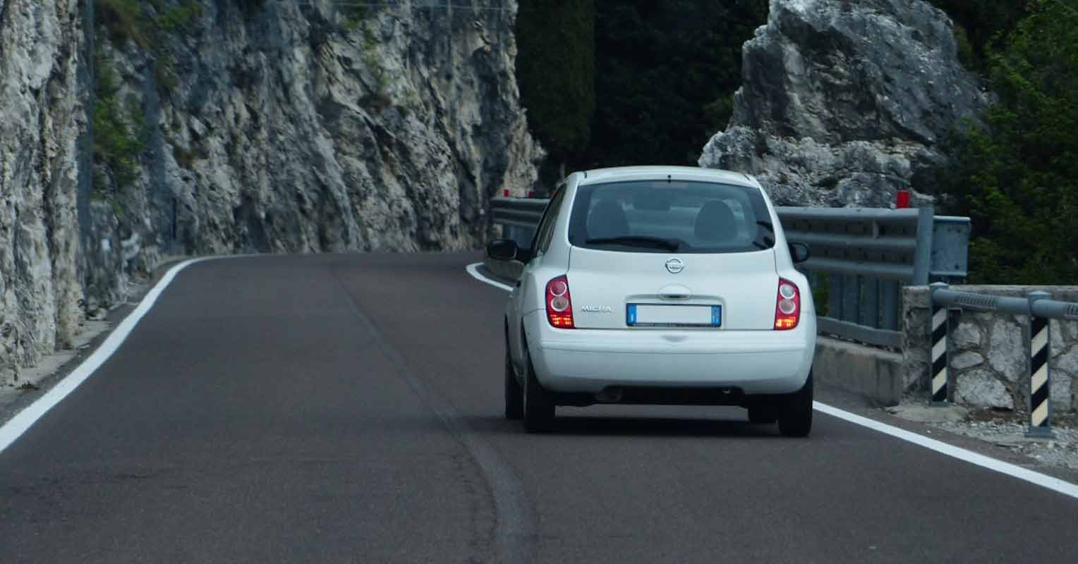 Cómo realizar un cambio de sentido con el coche