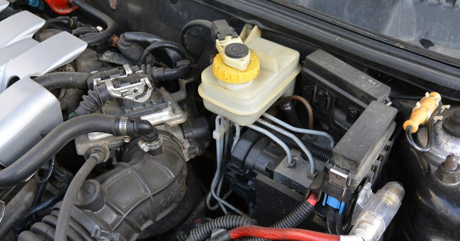 Cómo cambiar el líquido de frenos al coche
