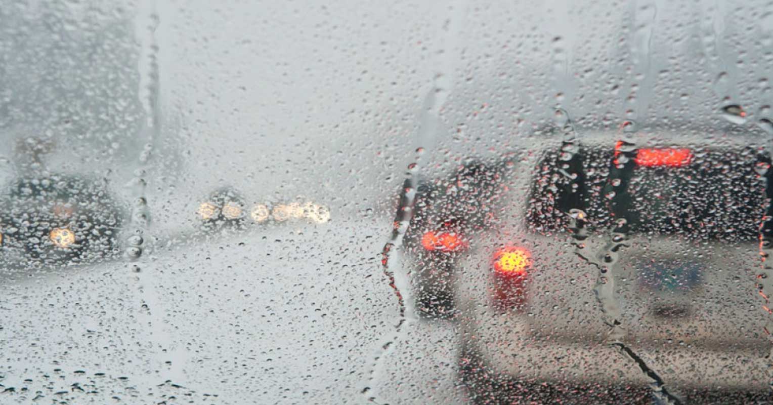 Cómo conducir con lluvia de forma segura: Cinco consejos