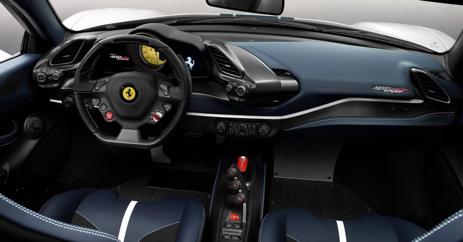 Interior del Ferrari 488 Pista Spider