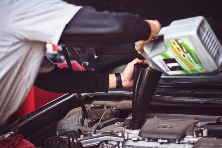 Cómo cambiar el aceite y filtros del coche