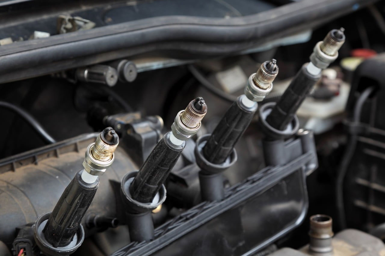 Cómo reparar la bujía del coche y cuánto cuesta hacerlo