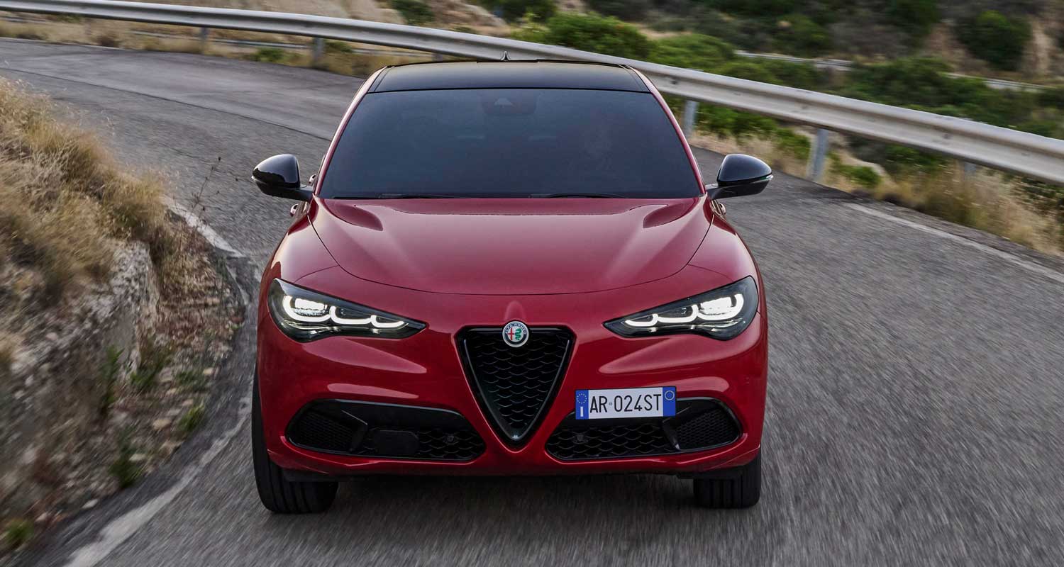 Alfa Romeo Stelvio Quadrifoglio: motores, equipamiento y precios - Carnovo