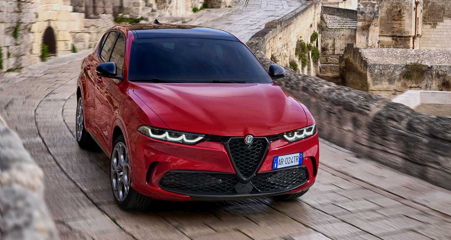 Alfa Romeo Giulia Quadrifoglio: motores, equipamiento y precios - Carnovo