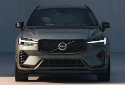 Volvo XC60 2025: motores, equipamiento y precios