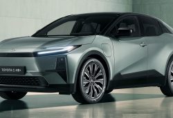 Toyota C-HR+ 2025: motores, equipamiento y precios