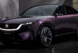 Mazda CX-6e 2026: motores equipamiento y precios